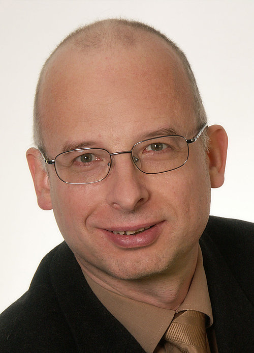 Portraitfoto von dem Schriftleiter Michael Bender